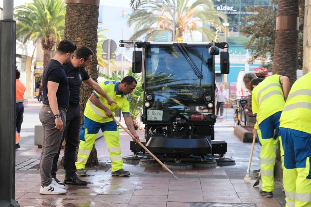 El Ayuntamiento inicia un dispositivo para intensificar la retirada de chicles 1 Der Stadtrat startet eine Kampagne zur verstärkten Entfernung von Kaugummi auf öffentlichen Straßen